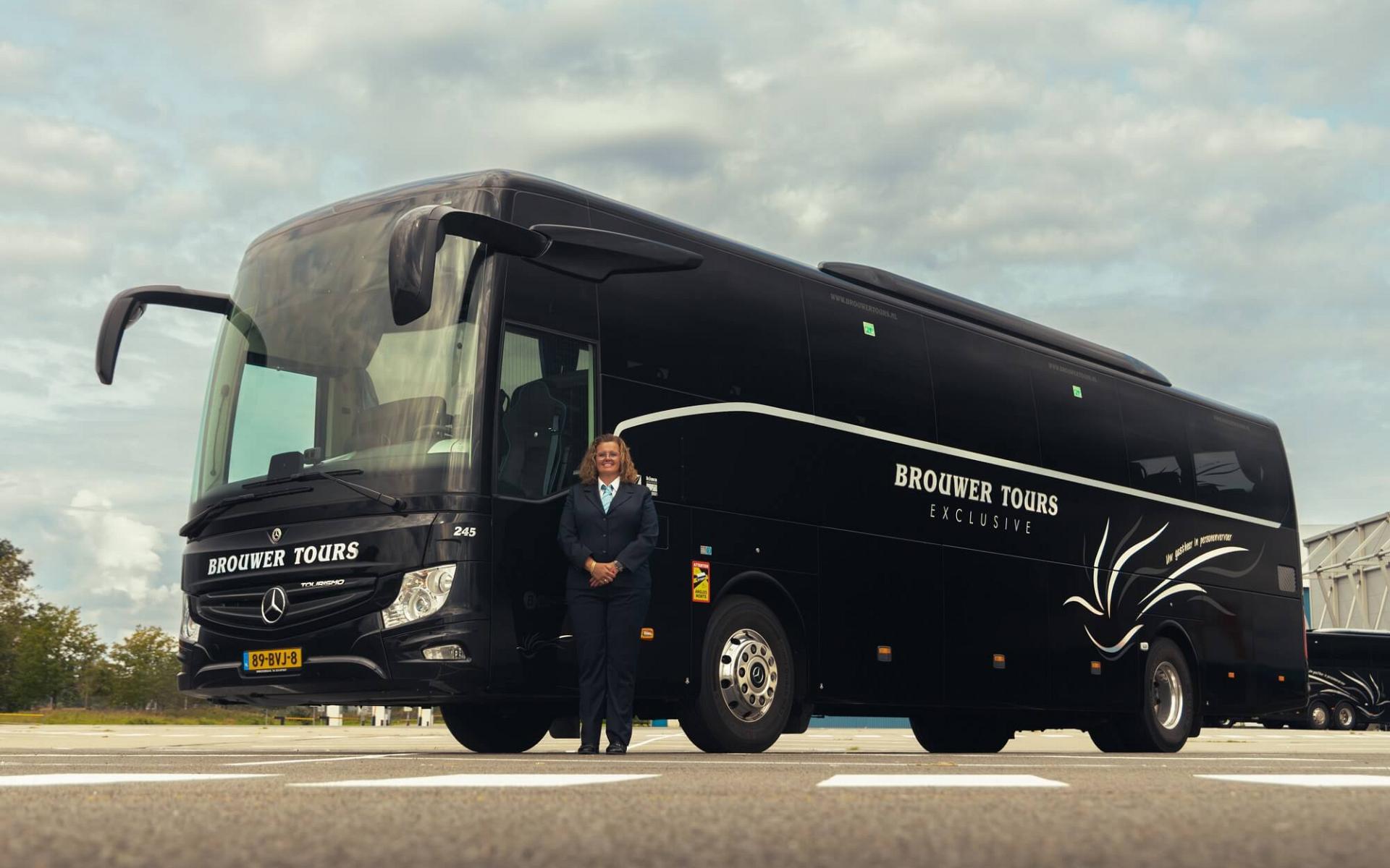 100 touringcar bus